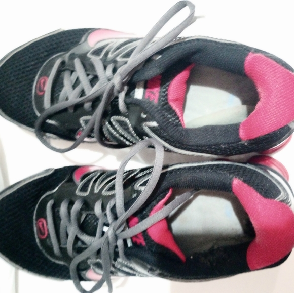 Shoes - Picture 3 of 4